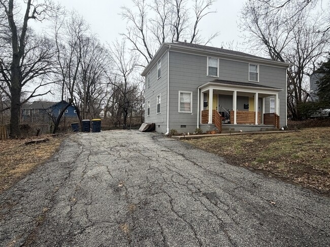 Building Photo - 1815 E 74 Terrace