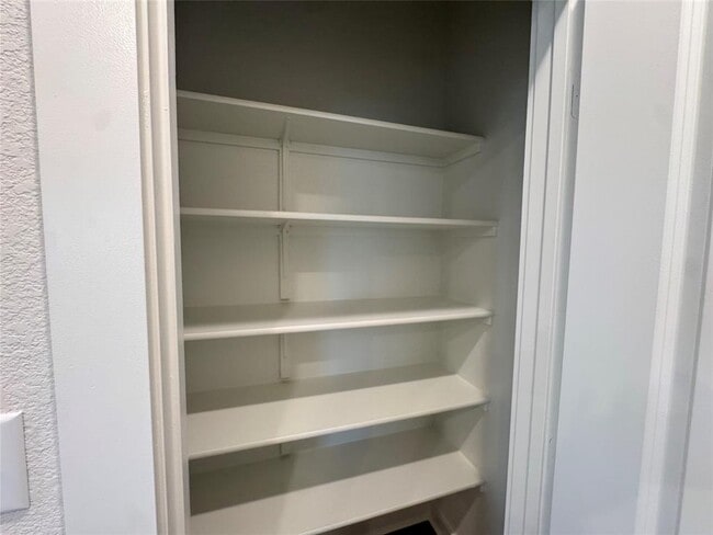 Building Photo - 78 Hereford Lp