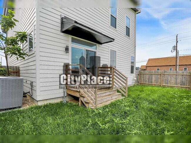 Building Photo - 2008 Yandes St