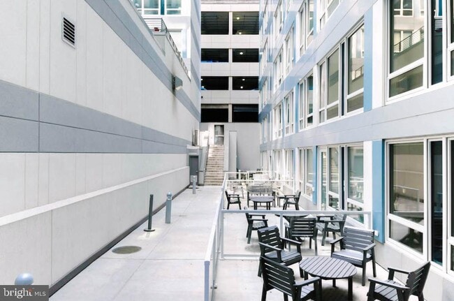 Building Photo - 1900-24 Arch St