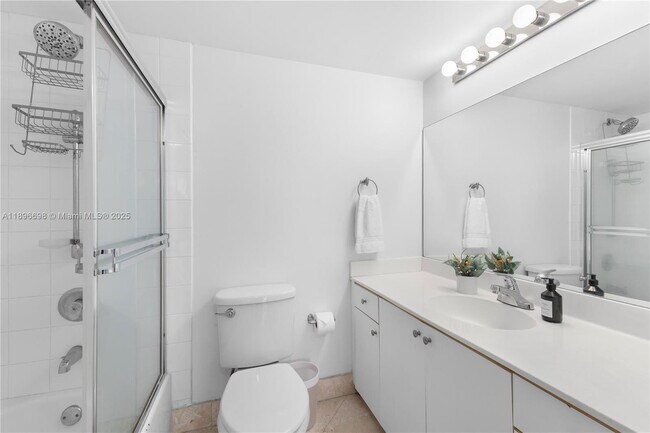 Building Photo - 1621 Bay Rd