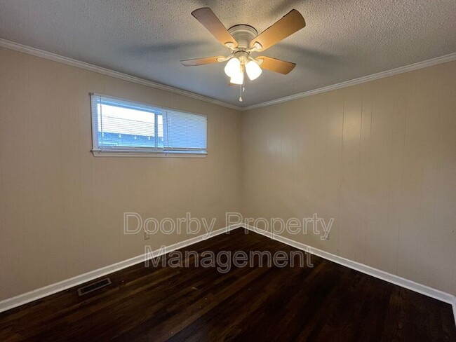 Building Photo - 807 Henderson Ave