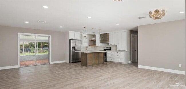 Building Photo - 17 E Walnut Ave