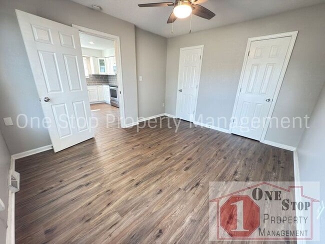 Building Photo - 2 Bedroom and 2 Bathroom duplex in Blue Sp...