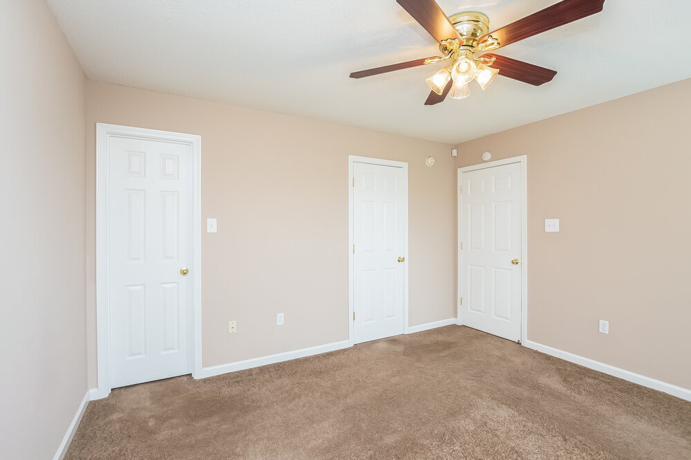 Building Photo - 5378 Russell Dr