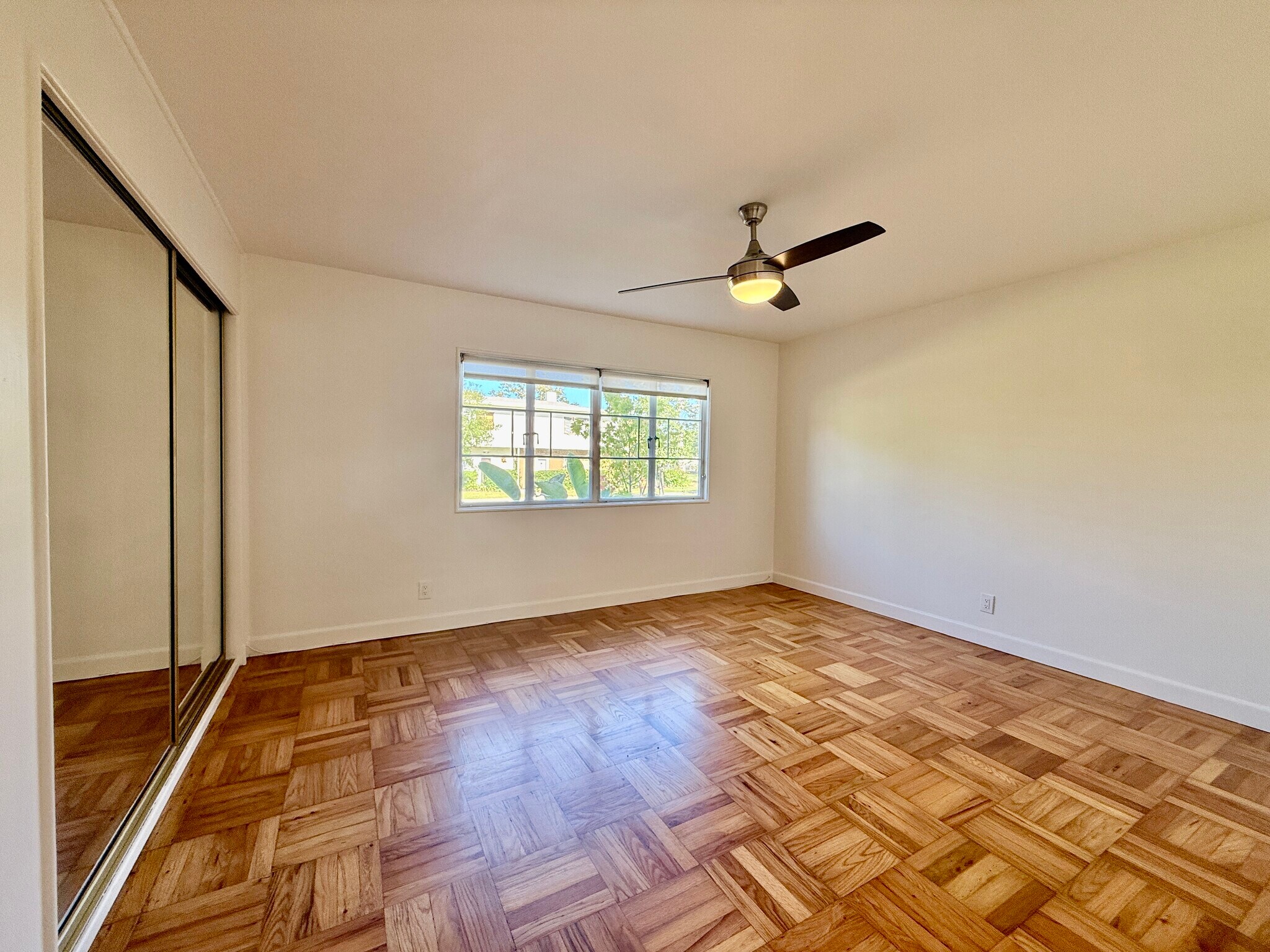 Building Photo - 5262 Village Grn