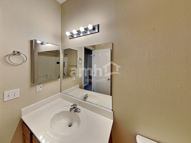 Building Photo - 13571 W Post Dr