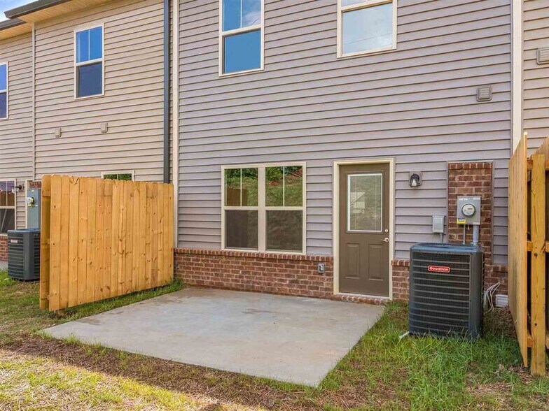 Building Photo - 3427 Fleeman Place Dr NE