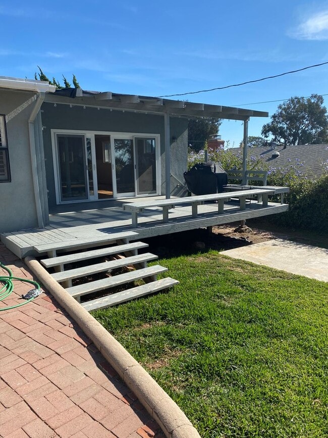 Building Photo - Beautiful Home in the Ventura Foothills