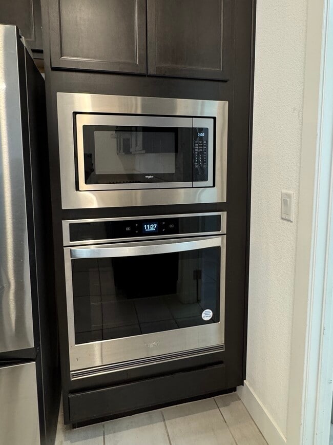 Building Photo - 8732 S Black Cordon Rd