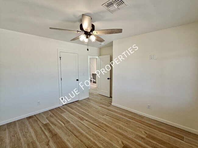 Building Photo - 5440 W Placita De La Promesa