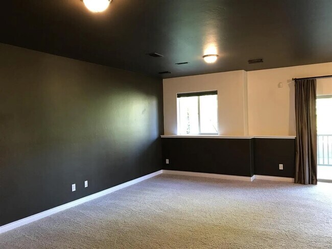 Building Photo - 331 Cliff View Dr