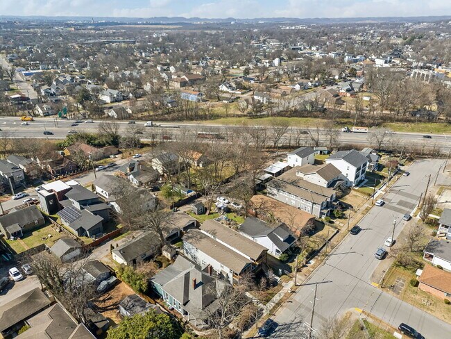 Building Photo - Grandeur in Germantown!
