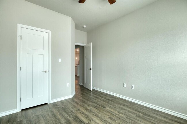 Building Photo - 1527 Geronimo Trail