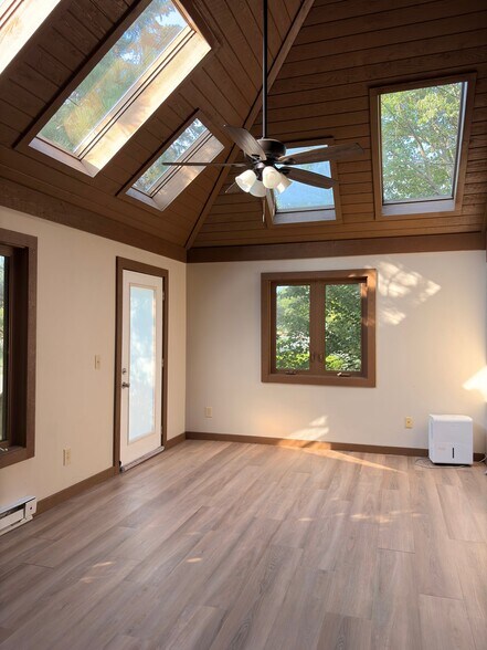 Building Photo - 5990 Kirkwall Ct W