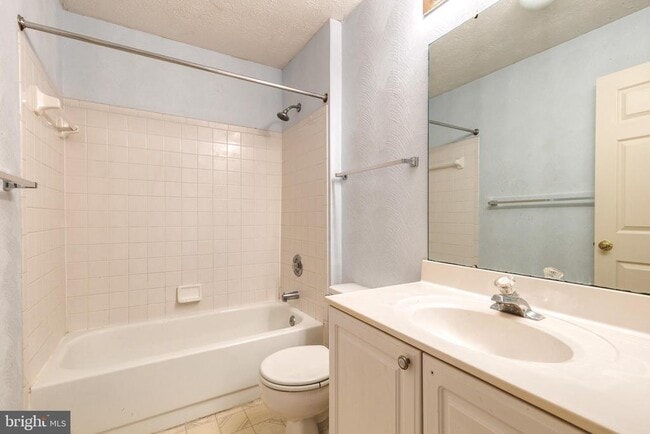 Building Photo - 5 Weyanoke Ct