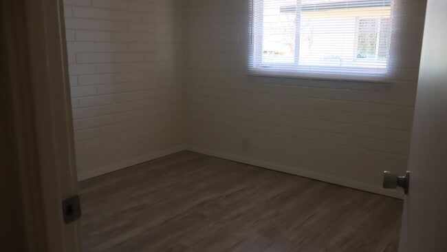 Building Photo - Cute House in Town