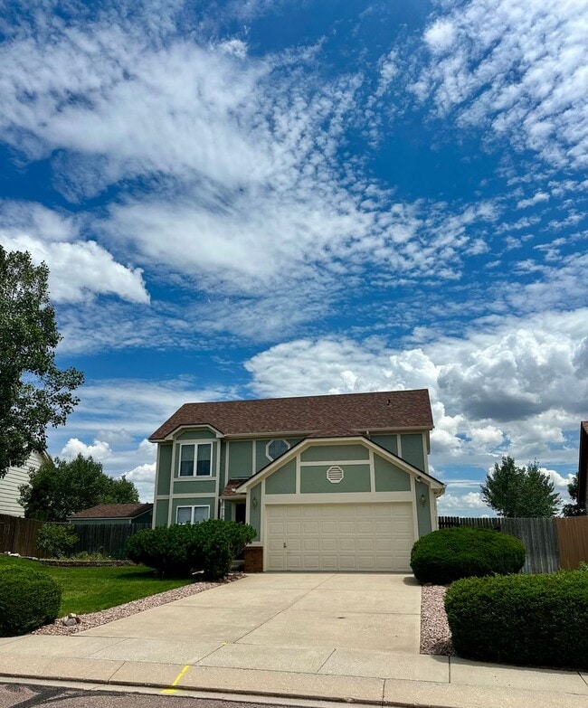 Building Photo - Spacious 4BD w/ A/C in Desirable Briargate...