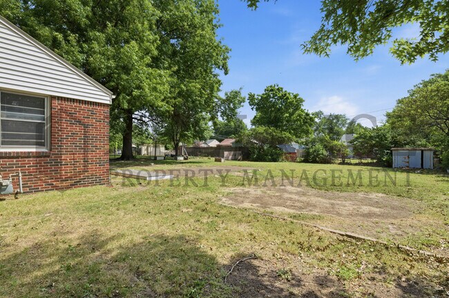 Building Photo - 656 S Whittier St