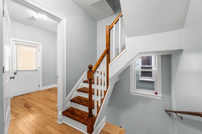 Building Photo - 71 W 54th St