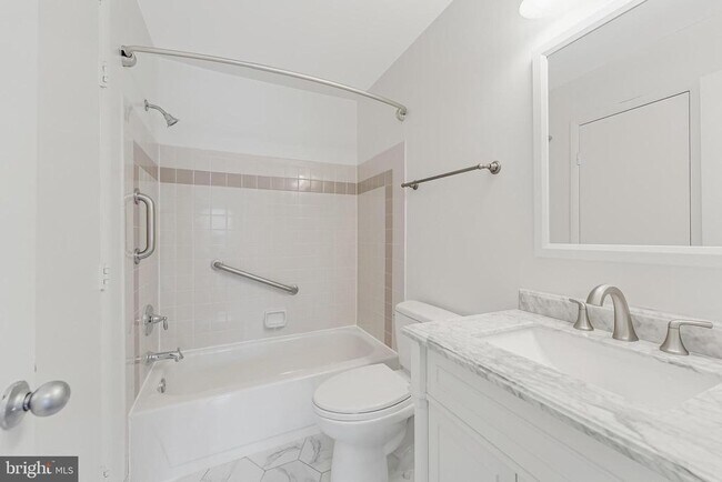 Building Photo - 1719 Ascot Way