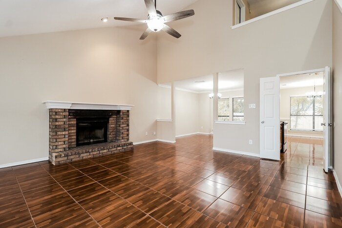 Building Photo - 524 E Lanett Dr