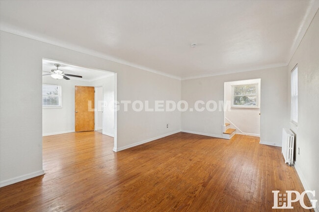 Building Photo - 606 W Poinsetta Ave