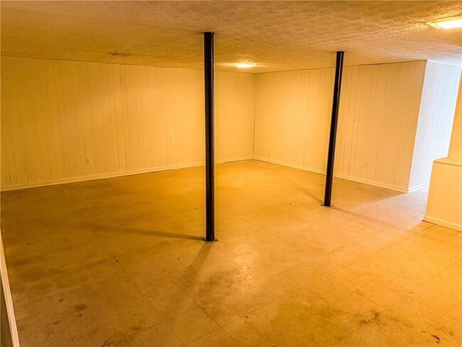 Building Photo - 6485 Carolyn Ct