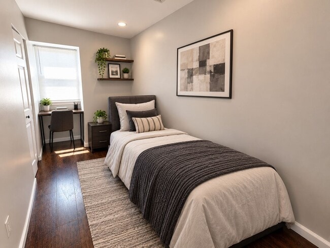 Building Photo - Second-Floor 2-Bedroom Apartment with Balcony