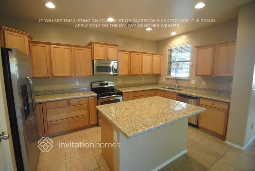 Building Photo - 3878 E Santa Fe Ln