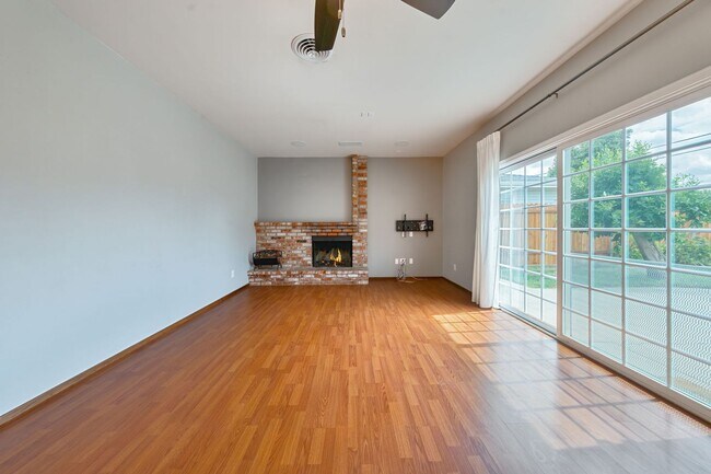 Building Photo - Charmingly Remodeled 3 Bed, 2 Bath Home Ne...