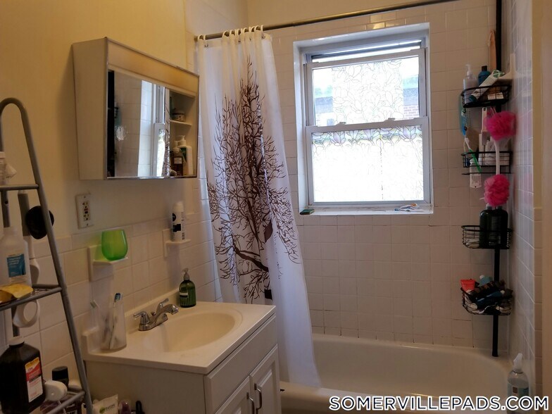 Building Photo - 163 Summer St