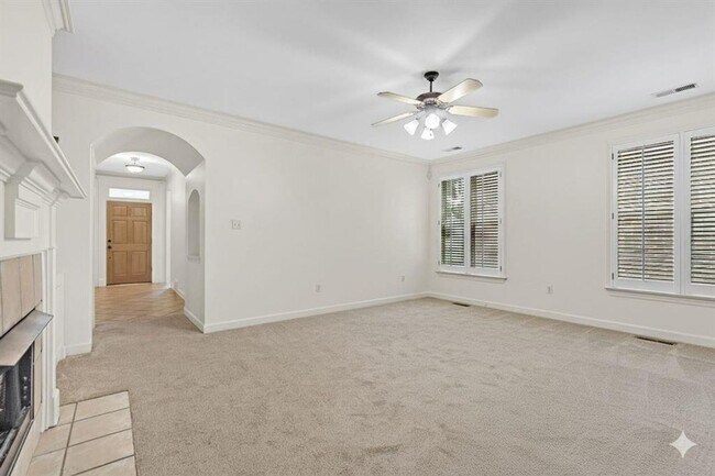 Building Photo - 7520 Crystal Lake Dr