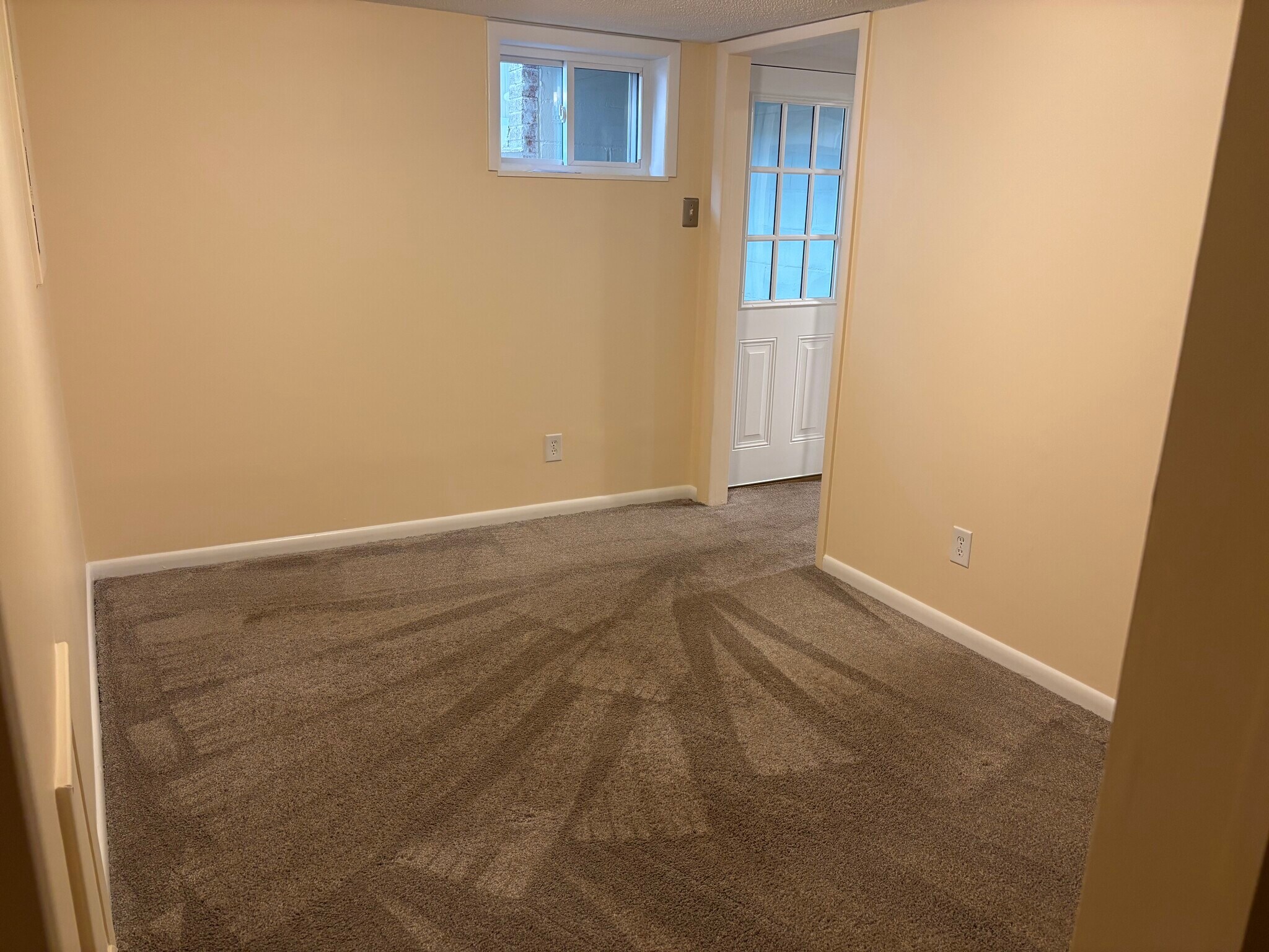 Basement bedroom - 48 Hope Rd