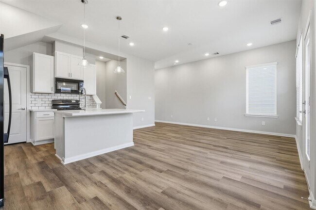 Building Photo - 9912 Clark Cyn Ln