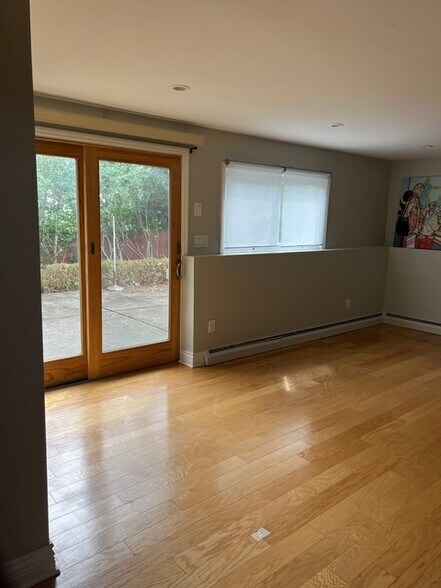 Building Photo - 5 Jeffrey Ct