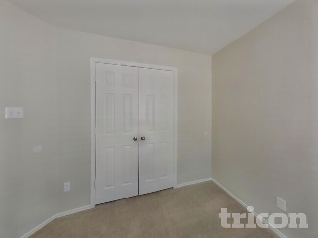 Building Photo - 347 Foster Ln