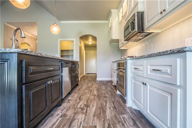 Building Photo - 4 Bedroom Home with Upstairs Bonus room in Edmond