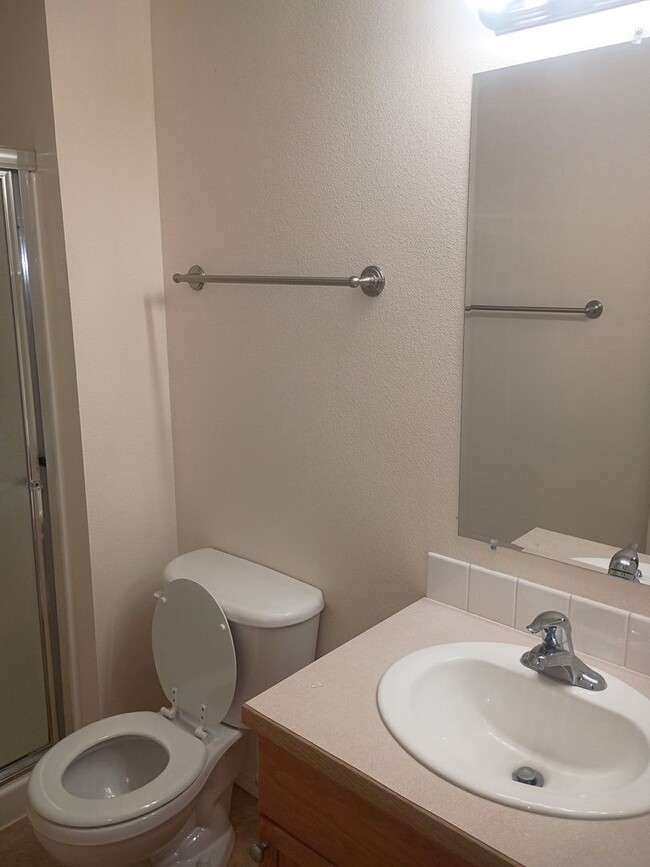 Building Photo - 1980 N 14th E St