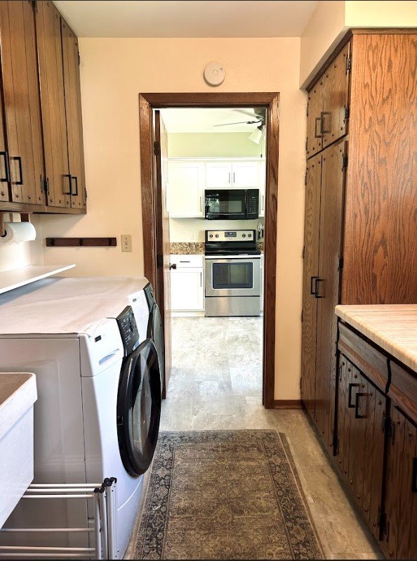 Building Photo - Conveniently located 3BR/3BA House with 2-...