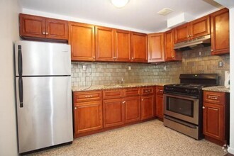 Building Photo - 3 bedroom in BRONX NY 10471