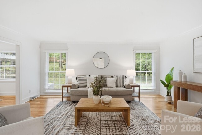 Building Photo - 926 Shady Bluff Dr