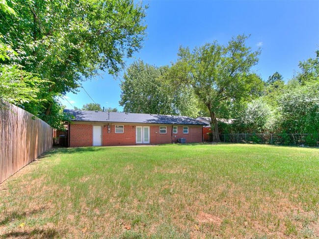 Building Photo - 212 S Mercedes Dr