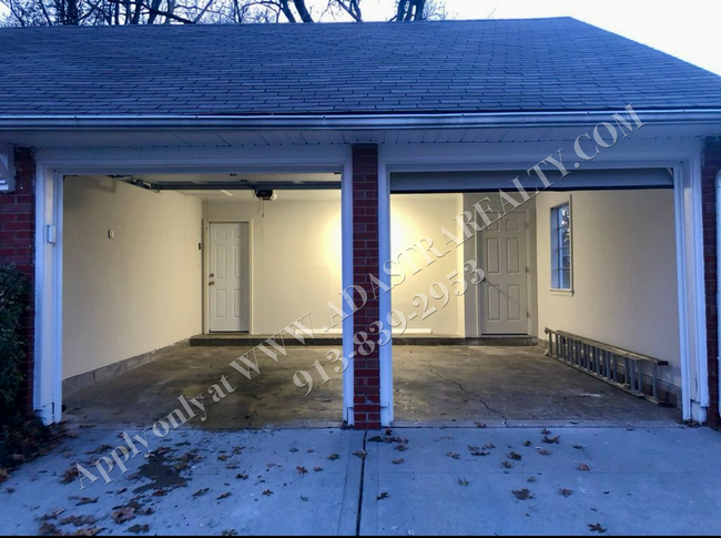 Building Photo - Charming Prairie Village Ranch Home-Availa...