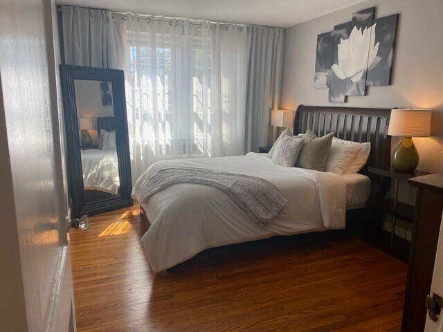 Building Photo - 116 Floral St