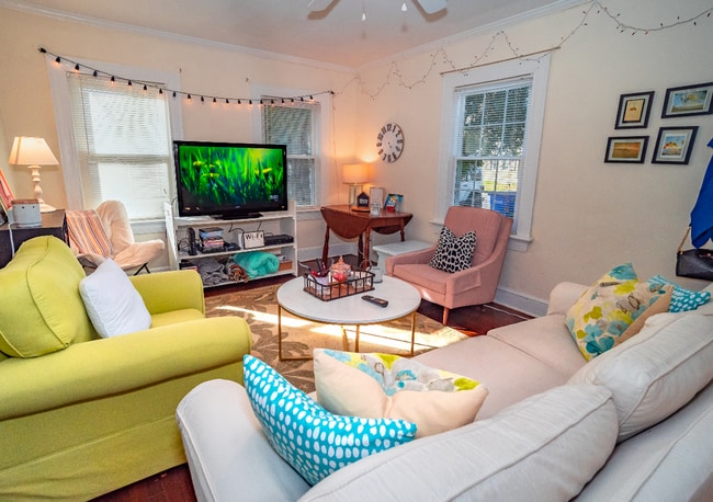 Building Photo - Grid 2 bedroom house available!