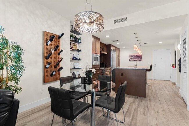 Building Photo - 1208 E Kennedy Blvd