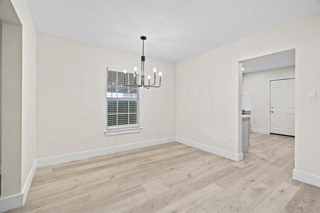 Building Photo - 212 N Hutcheson St