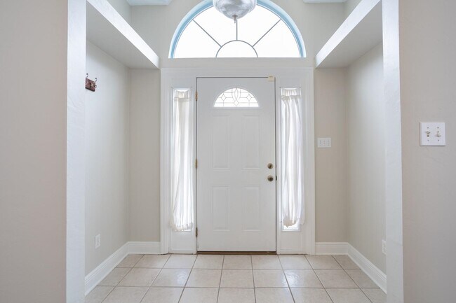 Building Photo - 3569 Chatelaine Dr