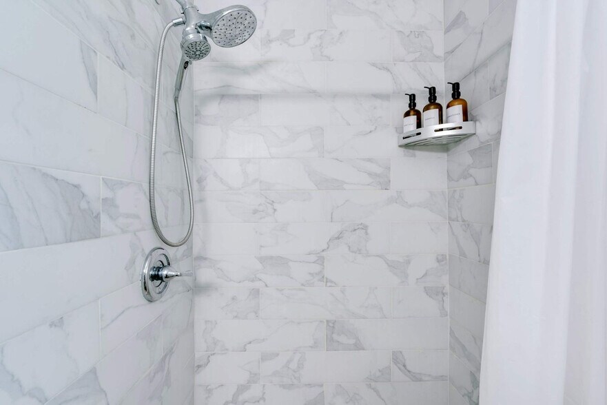 Building Photo - 11534 NE 13th Ave